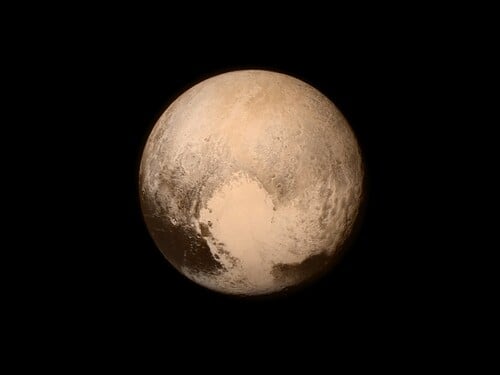 Ve kterém roce bylo ze seznamu planet vyškrtnuto Pluto?