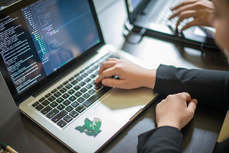 Z akých jazykov vychádza syntax programovacieho jazyka Java?