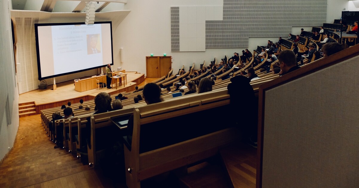 Učitelé humanitních oborů na VŠ budou příští týden stávkovat. Mzdy se podle nich rozdělují nespravedlivě