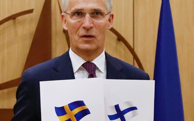 NATO oficiálně pozvalo Finsko a Švédsko ke vstupu.
