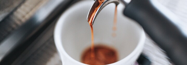 Únava z kávy: Jak vzniká a jak pít kávu tak, aby tě kofein probral, a ne naopak?