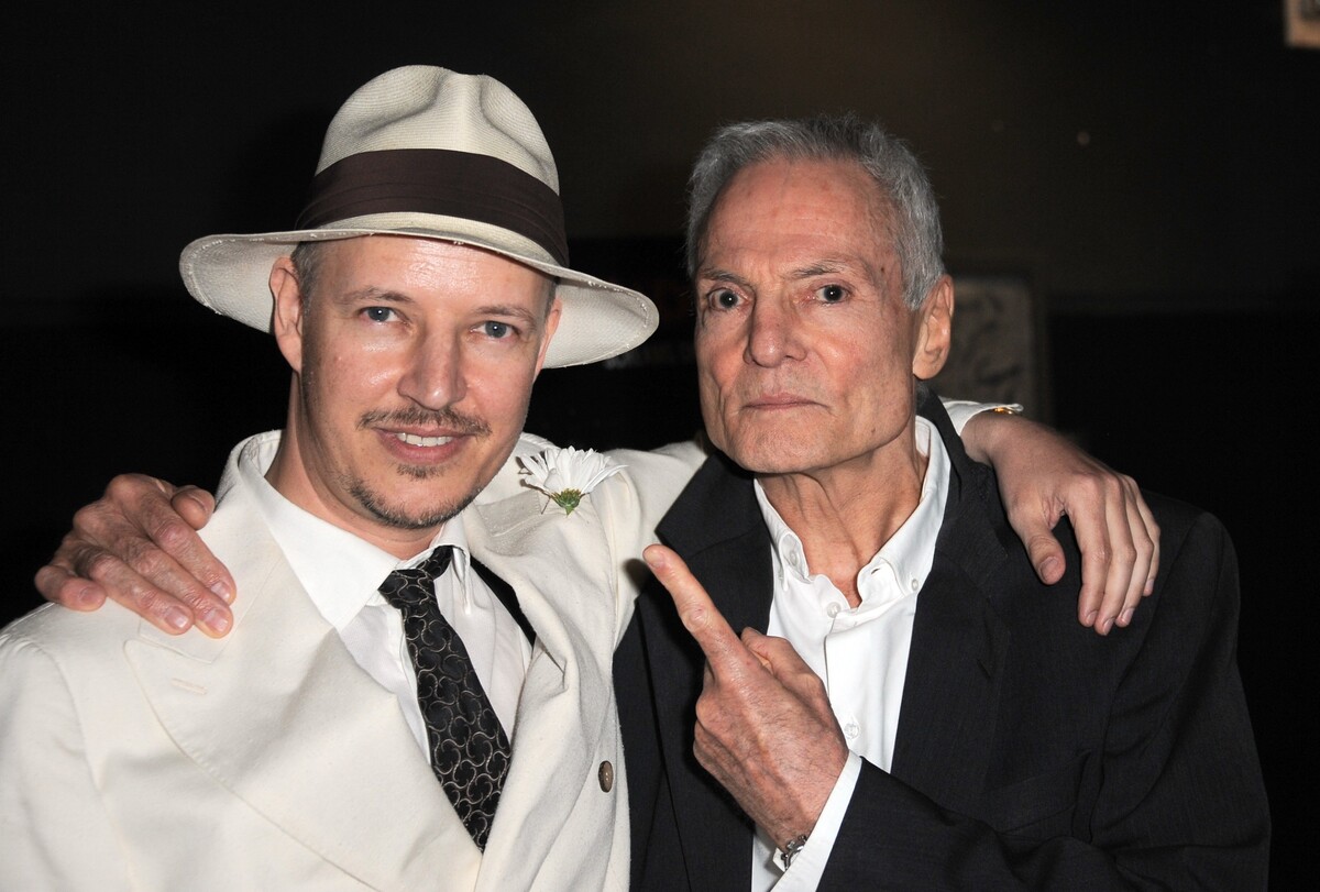 Tom Six s představitelem šíleného lékaře Dieterem Laserem. Německý herec zemřel v roce 2020.