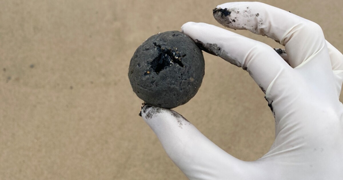 Moře v Austrálii vyplavilo záhadné koule. Několik pláží se muselo uzavřít