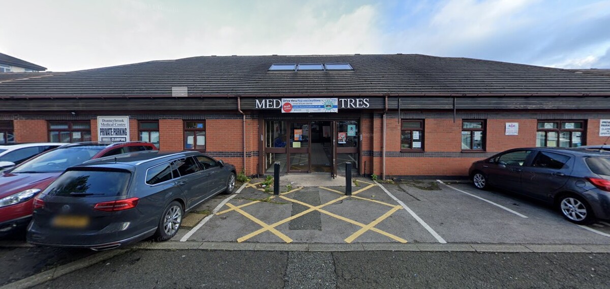 Zdravotné stredisko, kde sídlila ordinácia Harolda Shipmana.