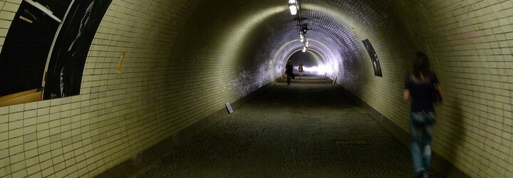 Uzavřel se Žižkovský tunel pro pěší do Karlína, opravy mají trvat dva týdny