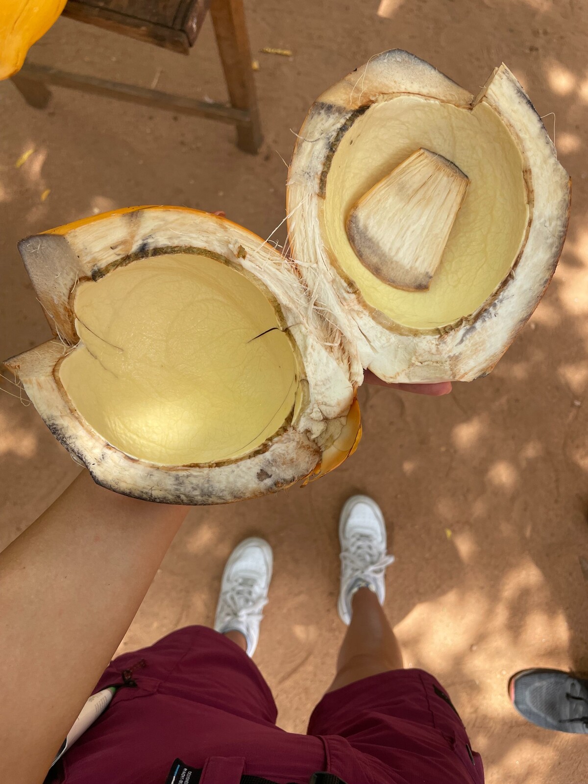Obľúbeným nápojom je tu kokosová šťava, ktorá je, mimochodom, skvelým osviežením po pikantnom jedle. 