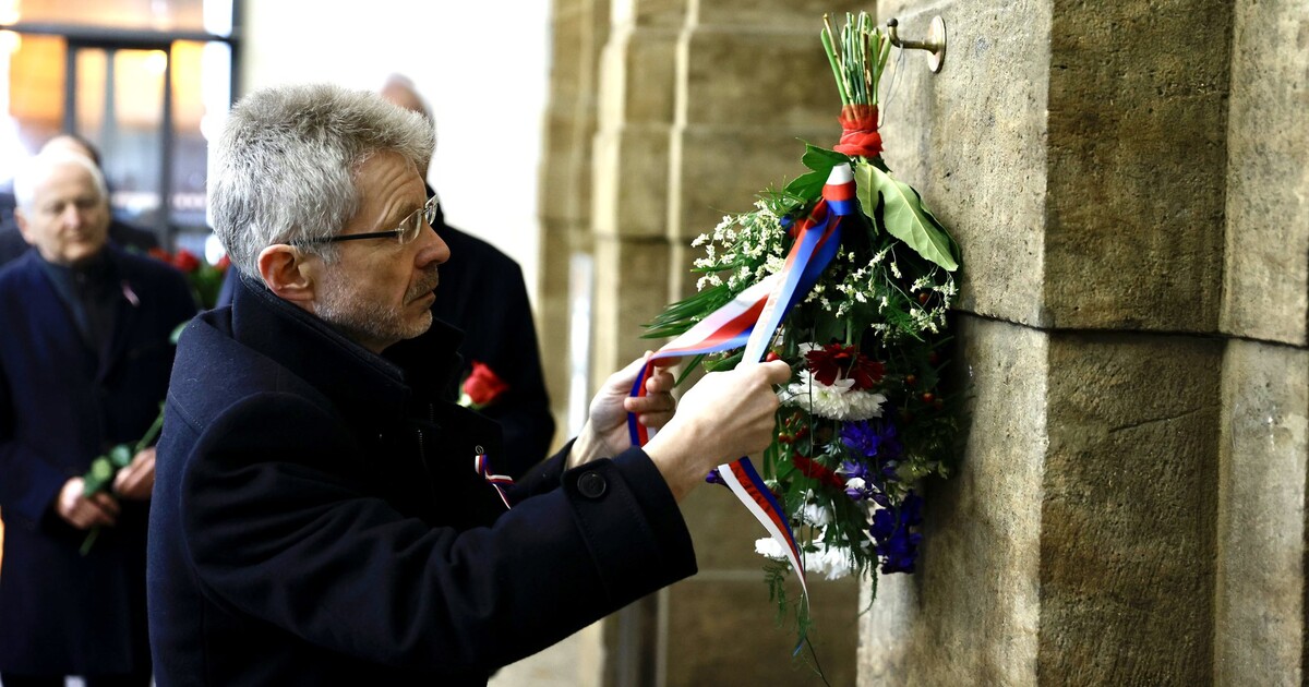Svoboda a demokracie nejsou zadarmo, připomněl Vystrčil během 75. výročí pochodu studentů na Hrad