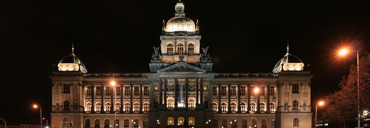 Národní muzeum konečně shodí nevzhlednou reklamní plachtu. Po roce se odhalí ve své původní kráse