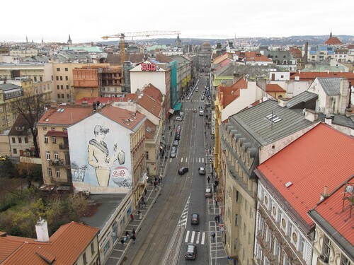 Touto ulicí je vedena tramvajová trať a rovněž spojuje&nbsp;Václavské&nbsp;a&nbsp;Senovážné náměstí.&nbsp;Jaké je její jméno?