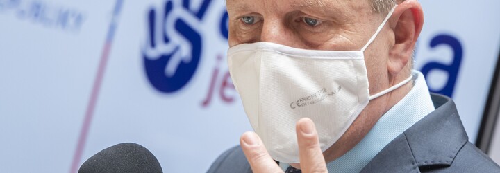 PREHĽAD: Do interiérov sa vrátia respirátory, reštaurácie môžu púšťať len zaočkovaných, niektorým okresom už lockdown nehrozí