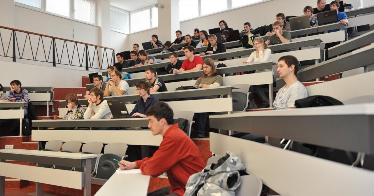 Skandál na velké české univerzitě. Studentky se před testem musely svlékat