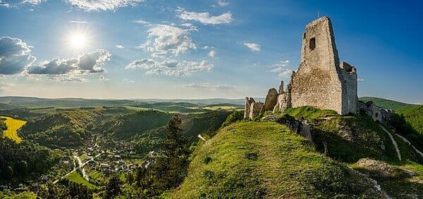 Spoznávaš tento slovenský hrad?