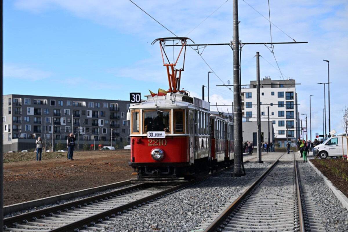 Slavnostní zahájení provozu na nové tramvajové trati Divoká Šárka – Dědina.
