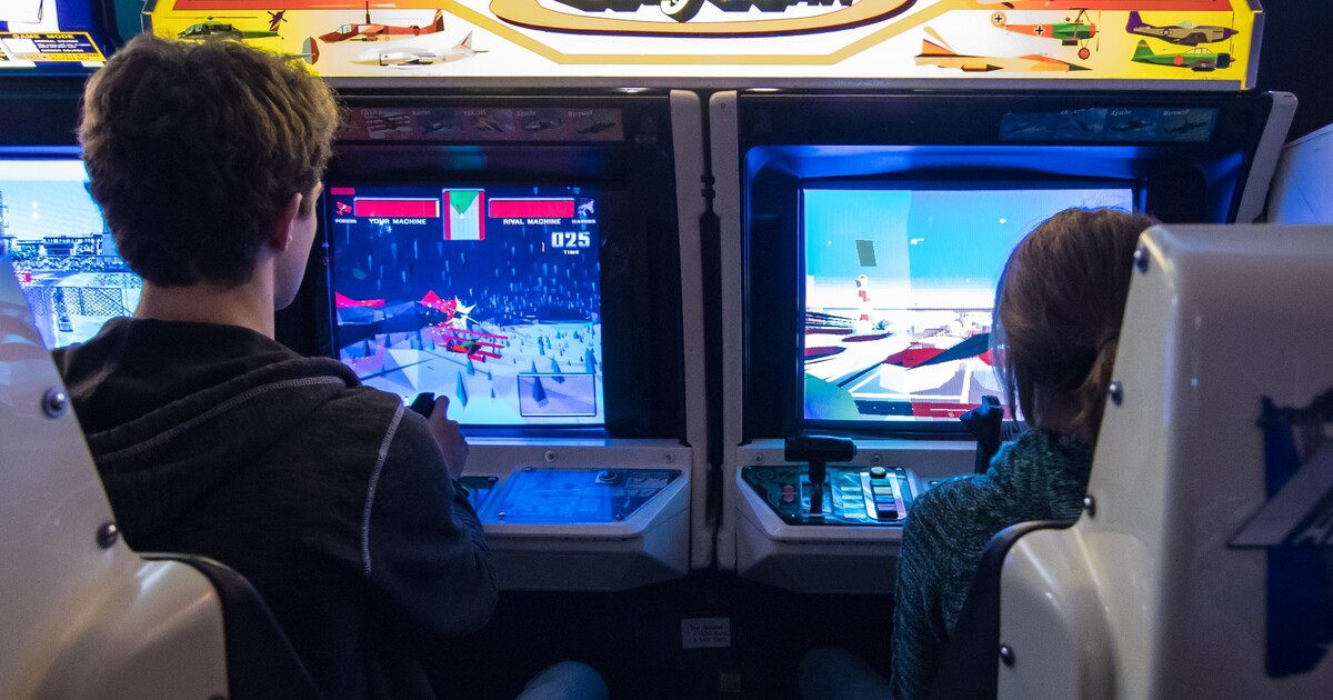 Otec za trest donutil 11letého syna hrát videohry celých 17 hodin beze spánku. Bizarní důvod vás překvapí