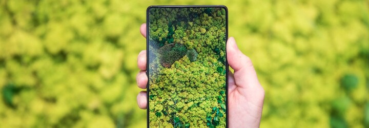 Displej bez rámečků, senzor otisků prstů v něm a neobvyklá vysouvací kamera. Vzrušující smartphone předběhl technologiemi dobu