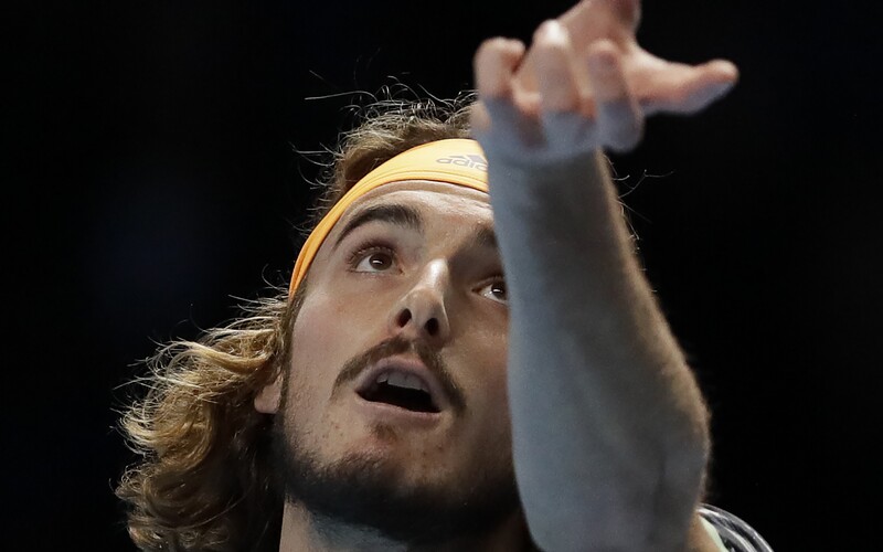 Grécky tenista Stefanos Tsitsipas vyhral turnaj majstrov v Londýne. Vo finále porazil Rakúšana Dominica Thiema 2:1 na sety. (FOTO TASR/AP)