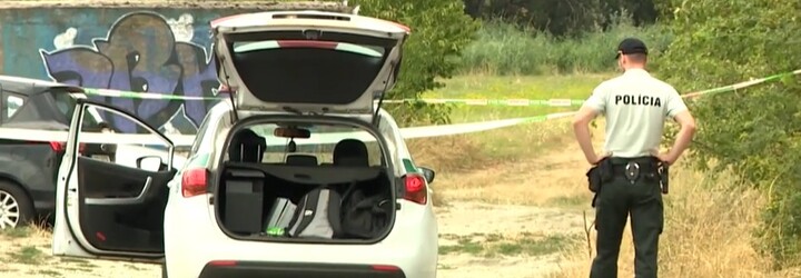 V Bratislave našli v nedeľu mŕtveho muža s prestrelenou hlavou v aute. Mohlo ísť o samovraždu