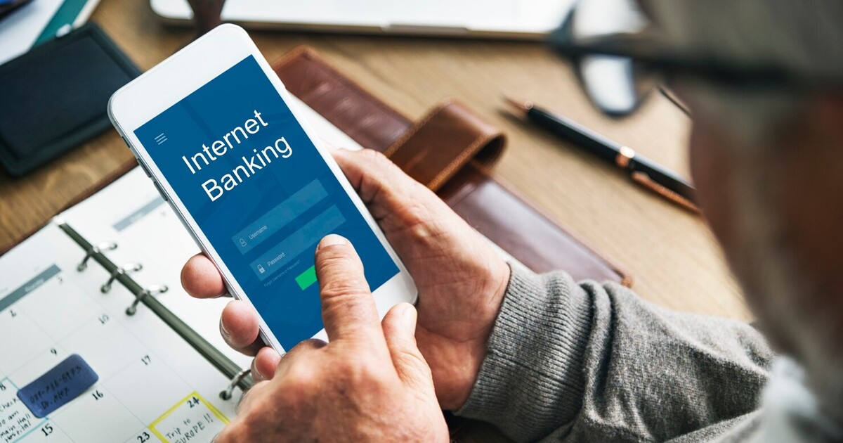 Klienty České spořitelny překvapilo, že disponent jim nově může koukat na účet. Poradíme ti, jak to změnit