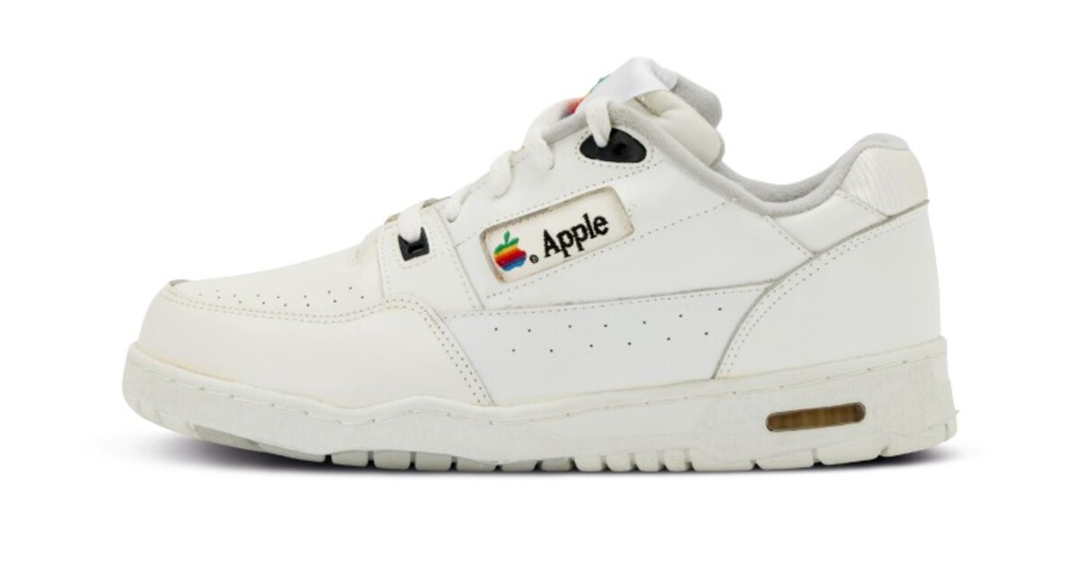 Tyhle tenisky potěší všechny fanoušky Applu. Pokud na ně mají peníze...