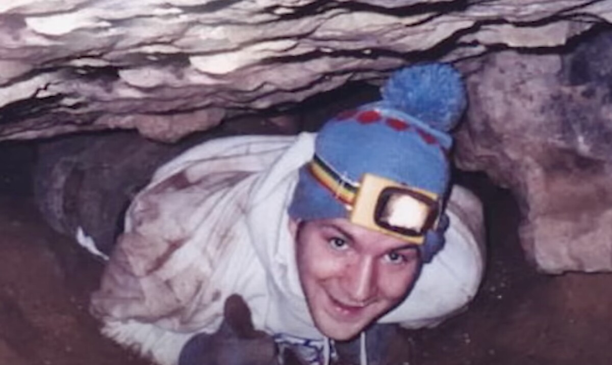 John Edward Jones v jaskyni Nutty Putty Cave.