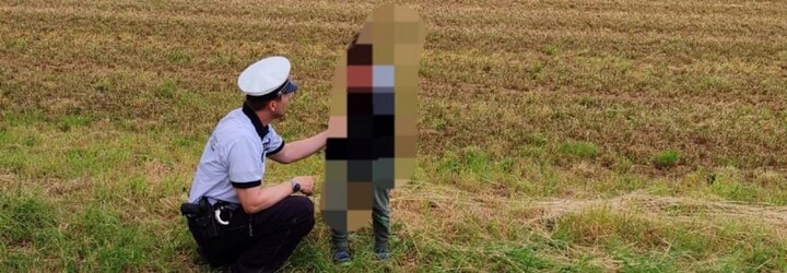Policisté našli na poli malého chlapce. Bylo mu smutno, tak ze školky odešel domů