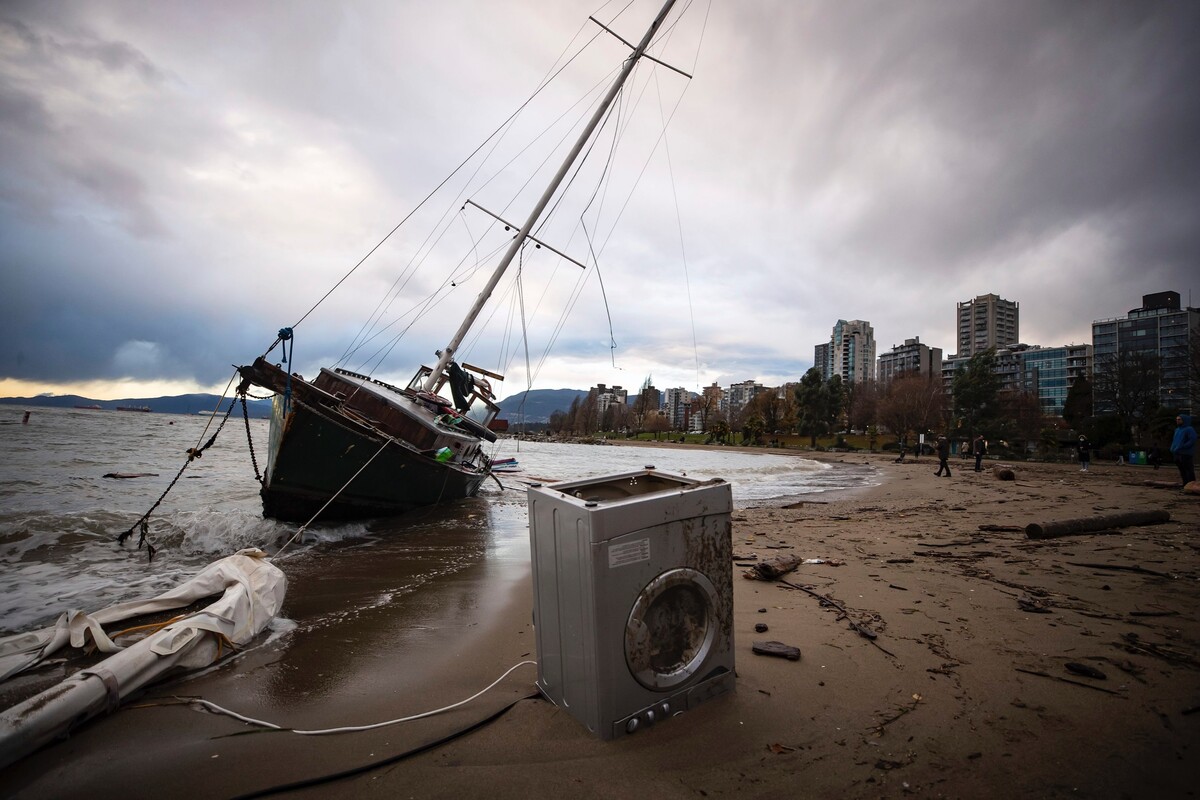 záplavy a zosuvy v Kanade
práčka
vyplavená loď