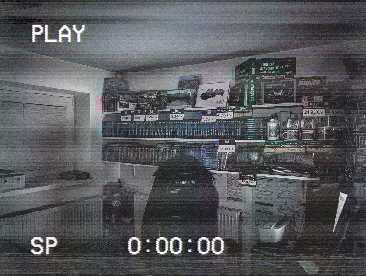 Podniková predajňa, v ktorej natočili video padajúcich kníh.