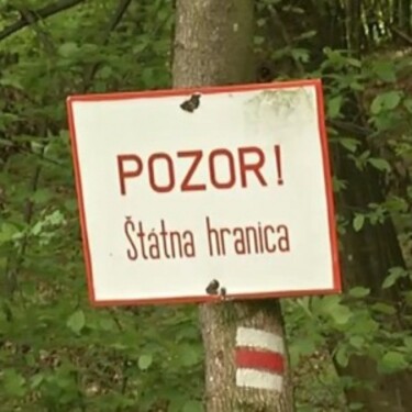 Ktorý z týchto štátov má suchozemskú hranicu iba s jednou krajinou?