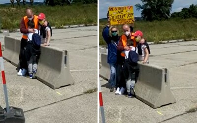 Slovák musel objímať svoje deti cez betónovú zábranu na hraniciach. Nemôže si dovoliť podstúpiť karanténu.