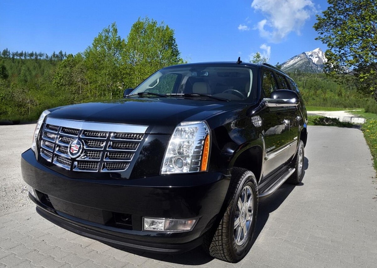 Cadillac Escalade s podpisom speváčky Madonny.