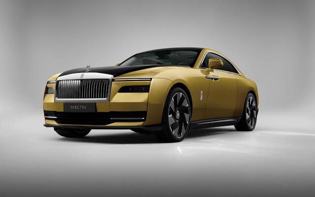 Svoj elektromobil má už aj Rolls-Royce, nové Spectre vyzerá veľkolepo, pre batériu váži až 3 tony