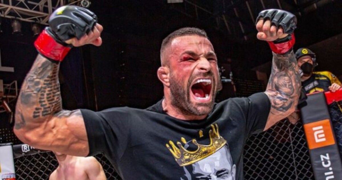 Karlos Vémola divoce oslavil své narozeniny. Na party se přidal i Leo Beránek