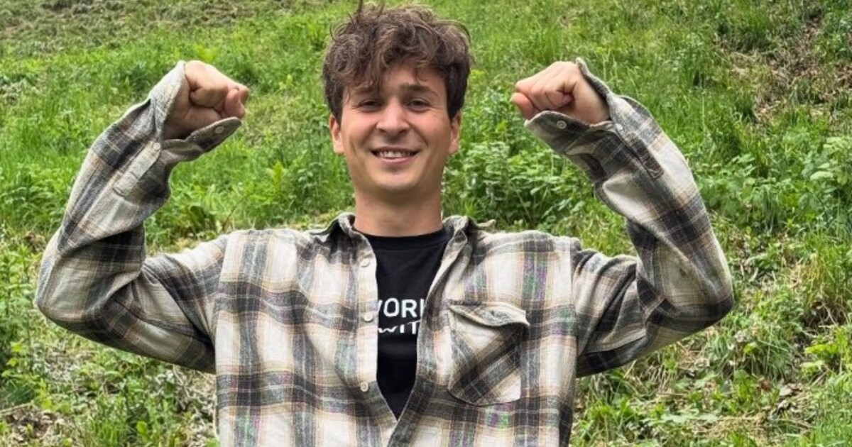 „Nejšílenější závod na světě.“ Nikos se vrhl z kopce za obřím sýrem, vyzkoušel si bláznivou tradici v Anglii