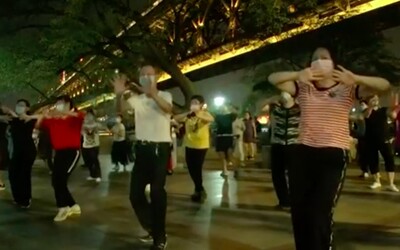 Epicentrum pandemie Wu-chan ožívá. Lidé už mohou tančit v ulicích.