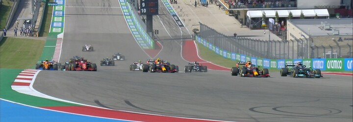 F1: strategická bitka na VC USA držala divákov v napätí do posledného kola. Verstappen len tak-tak udržal Hamiltona za sebou