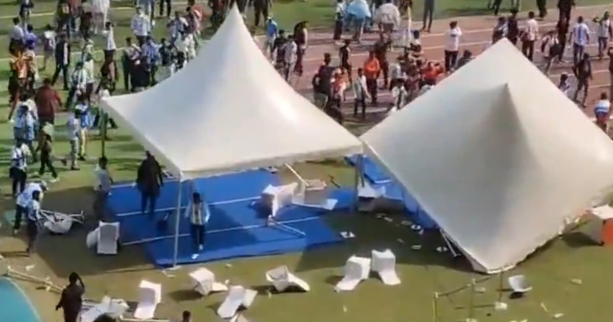 VIDEO: Naprostý chaos při návštěvě Messiho v Indii. Rozzuření fanoušci ničili stadion