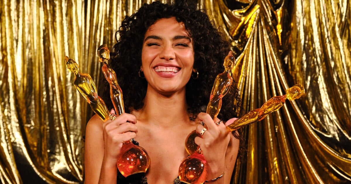 Britská hudební scéna má novou královnu. Olivia Dean triumfovala na 46. ročníku udílení cen Brit Awards