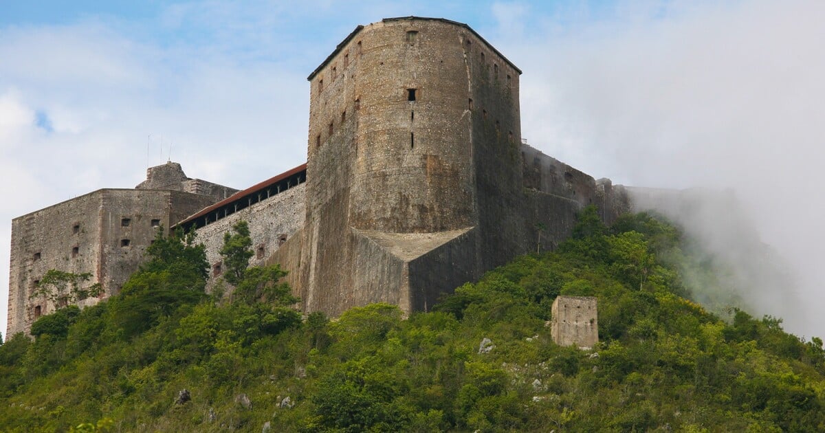 Tragédie na Haiti. V hromadné tlačenici u památky UNESCO zemřelo nejméně 30 lidí