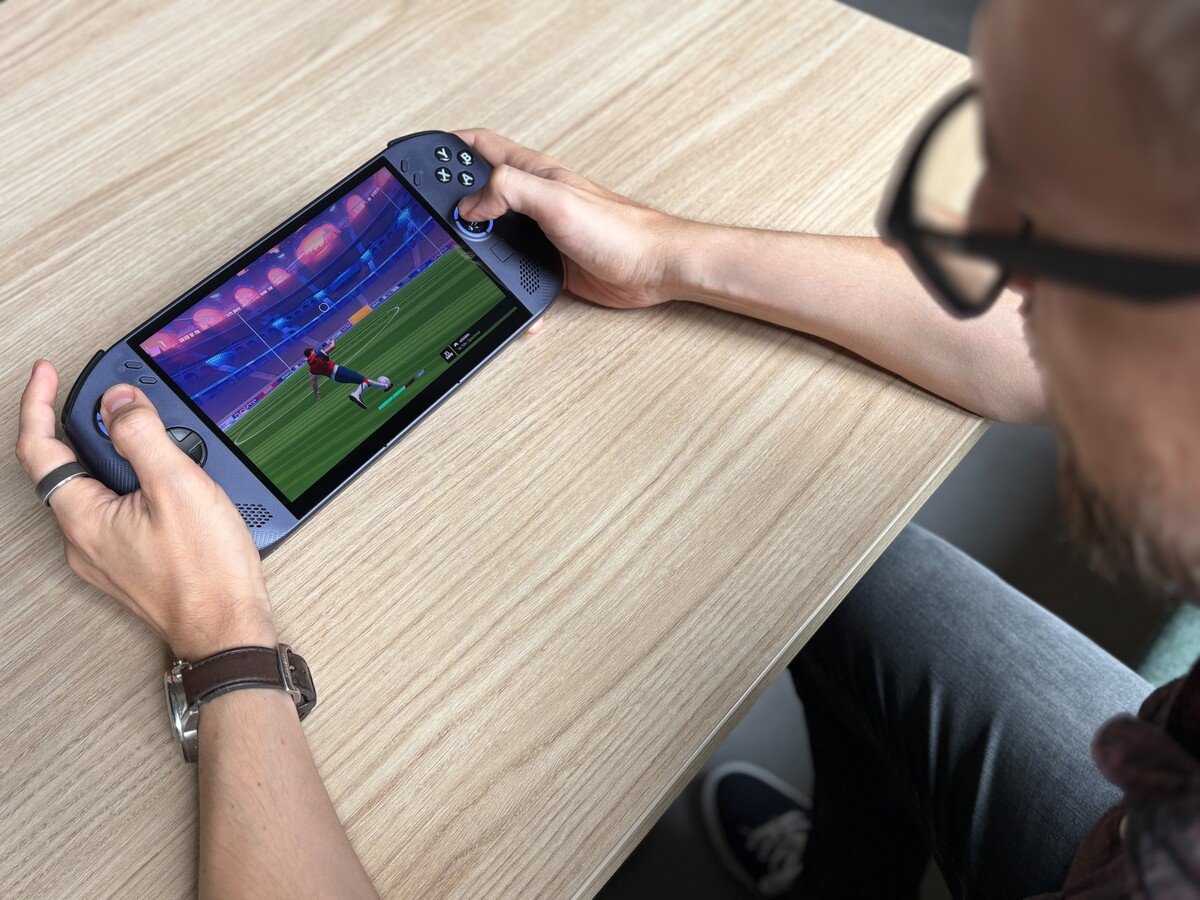 Přenosná konzole Lenovo Legion GO S