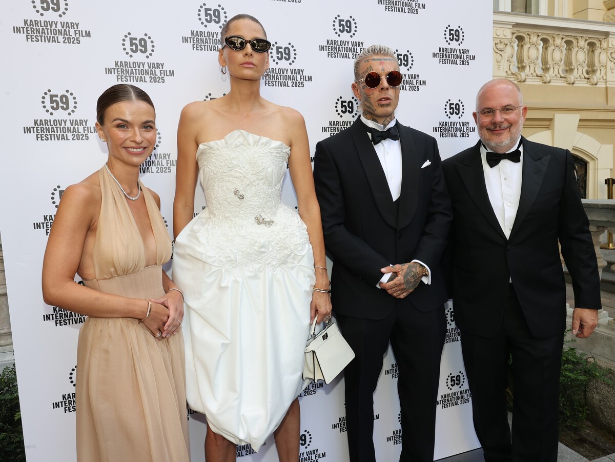 Zleva: Partnerka majitele Mattoni 1873 Alessandra Pasquale, Hana Soukupová, Yzomandias, Alessandro Pasquale