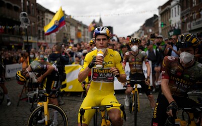 6. etapa Tour de France: van Aertov únik bol neúspešný, Sagan menil bicykel a Pogačar si oblieka žltý dres