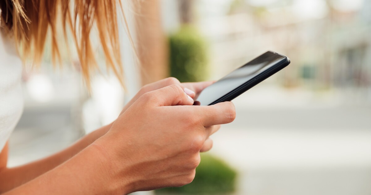 Českem se šíří nový podvod na WhatsAppu. Někteří lidé už přišli o statisíce korun