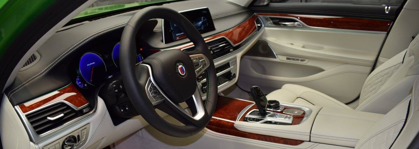 608-koňová Alpina v krikľavo zelenom odtieni Java Green ako vyzývavý luxus na štyroch kolesách!