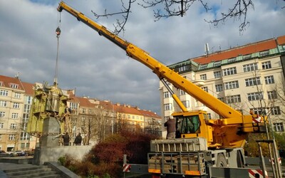 Socha Koněva se stěhuje. „Neměl roušku, pravidla platí pro všechny stejně,“ vtipkuje starosta Prahy 6.