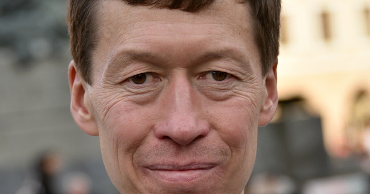 „Tomio je labilní.“ Hayato Okamura ve sněmovně velmi otevřeně promluvil o svém bratrovi