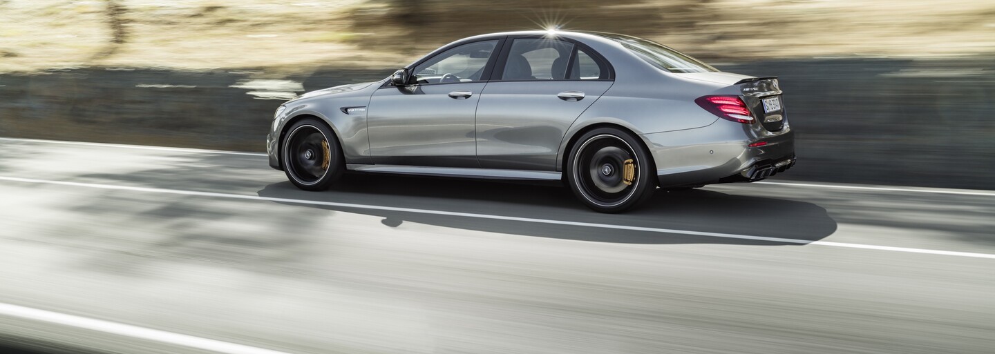 612 koní, sofistikovaný pohon 4Matic+ a Drift Mode. To je nejvýkonnější současné osmiválcové AMG, nové E 63!