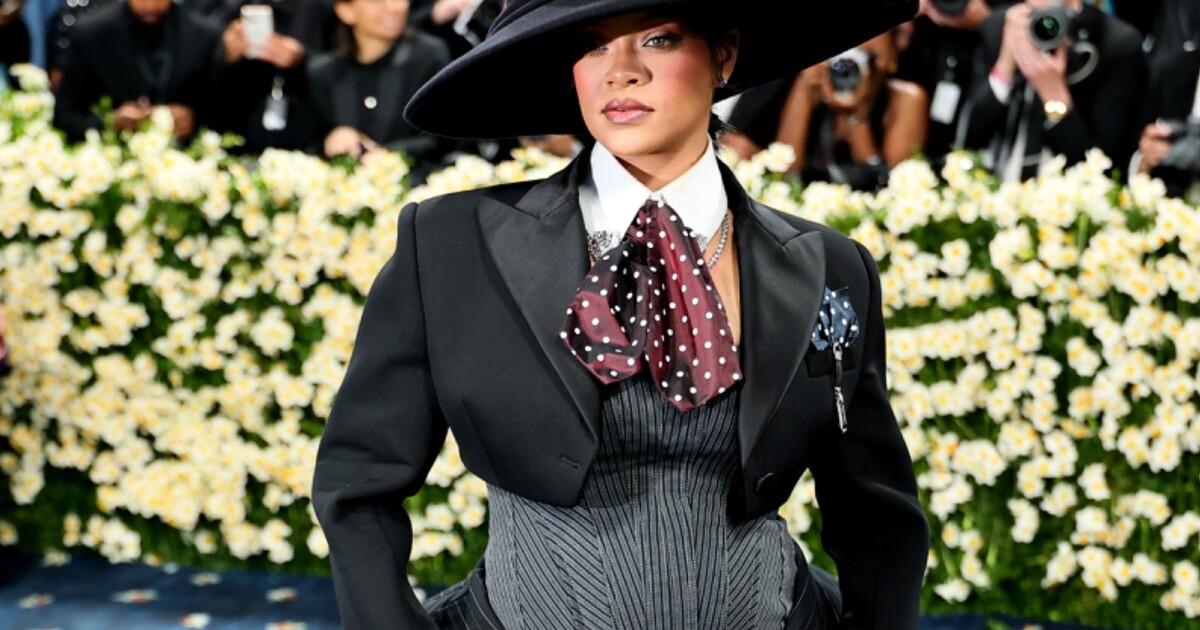 Rihanna je těhotná. Na Met Gala ukázala, že s A$AP Rockym čekají své třetí dítě