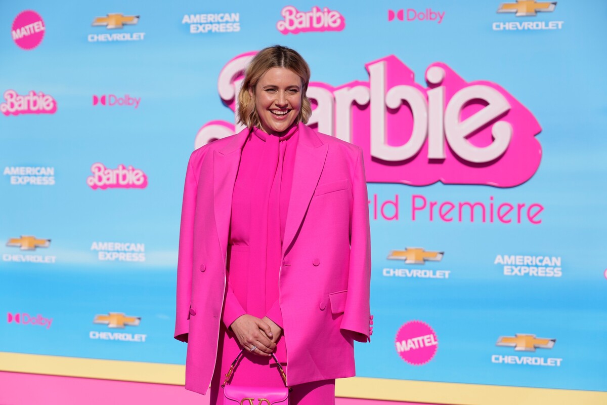 Na ružovú stavila aj režisérka filmu Barbie Greta Gerwig. 