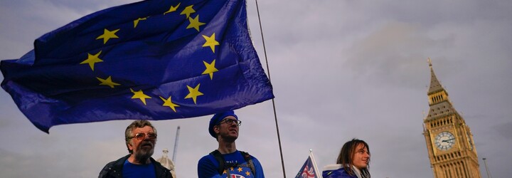 Tisíce lidí v Londýně vyšly do ulic, chtějí opětovné připojení Velké Británie k Evropské unii