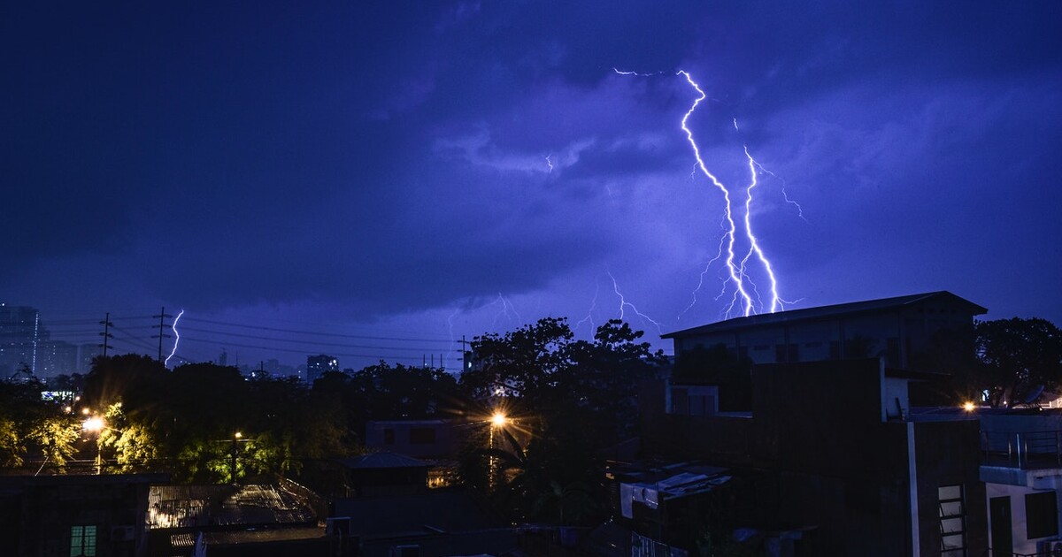 Česko zasáhnou extrémní bouřky, varuje ČHMÚ